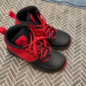 Nike sneaker boot